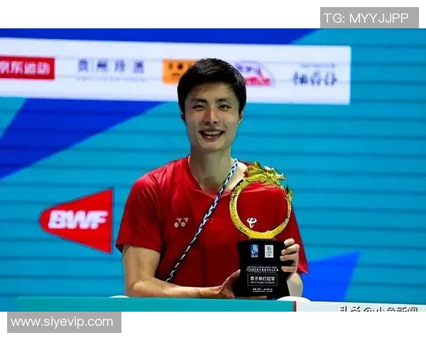 全英羽毛球赛精彩对决石宇奇迎战安赛龙争夺冠军荣耀